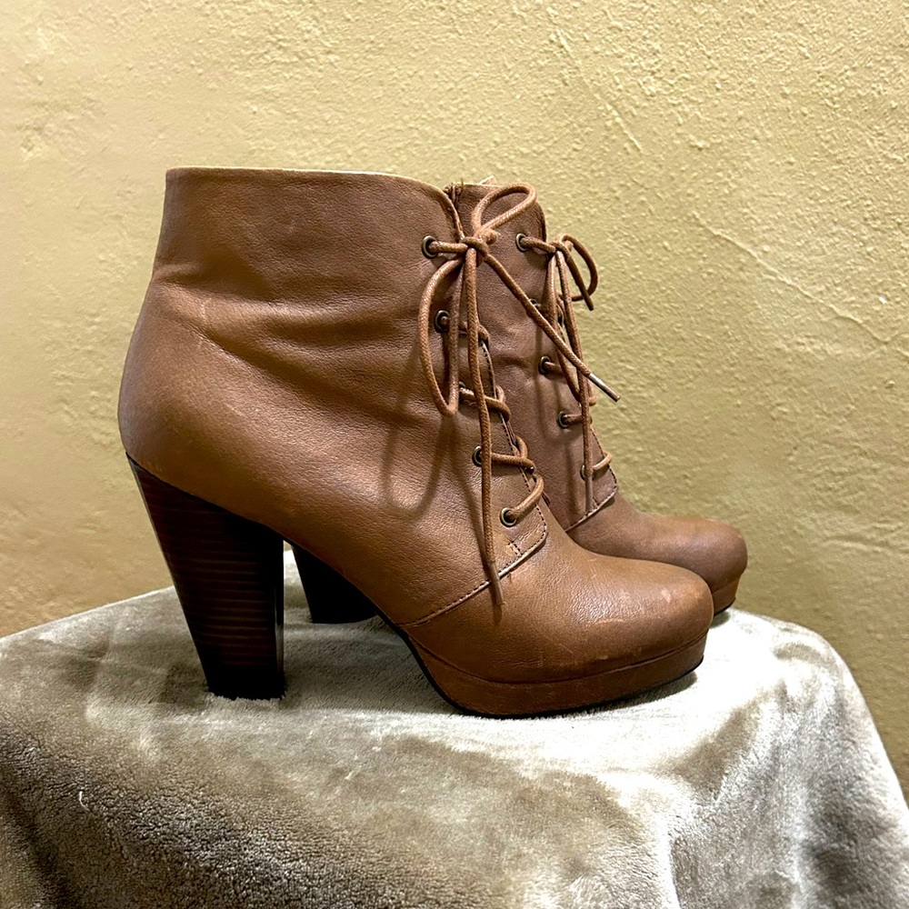 Steve Madden Rheaa Cognac Leather Ankle Bootie (9.5)